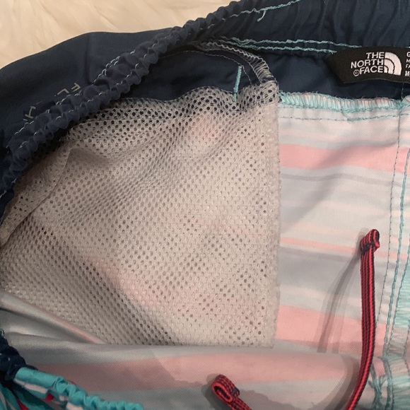 North face shorts - Picture 8 of 10